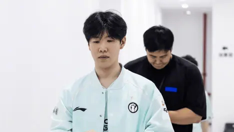 T1瑞士轮Faker团队配合助力晋级八强